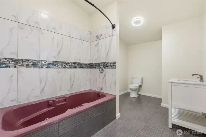 Manufactured home primary bathroom