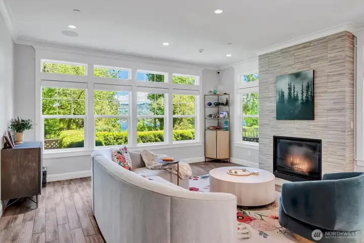 Walls of windows let the sunshine in this living area! Walls of windows let the sunshine in this living area!