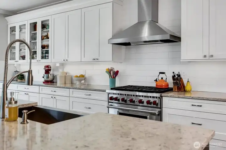 Quartz counters, Wolf stainless appliances, Bosch dishwasher! Quartz counters, Wolf stainless appliances, Bosch dishwasher!