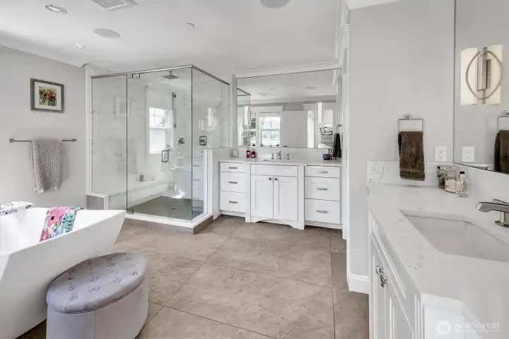 Luxurious Primary bath has separate shower, water closet, soaking tub! Luxurious Primary bath has separate shower, water closet, soaking tub!