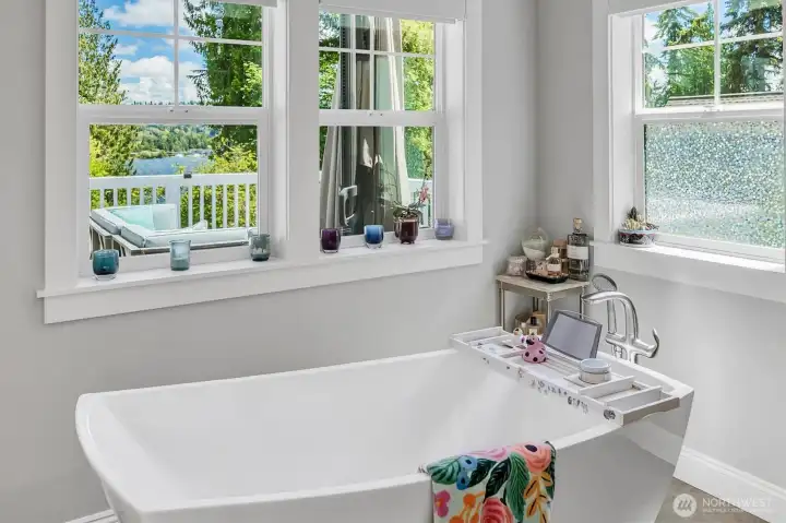 Pretty tub for relaxation! Pretty tub for relaxation!