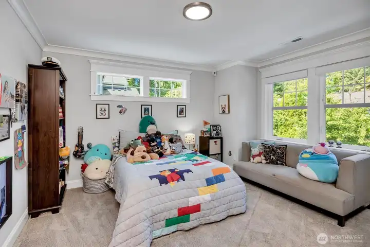 Roomy bedrooms! Roomy bedrooms!