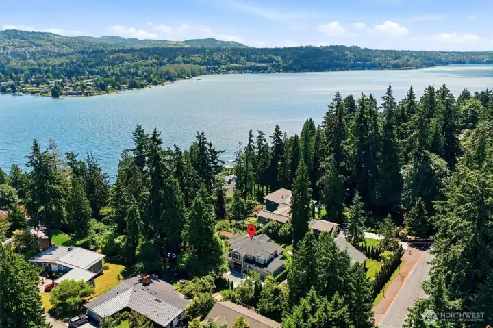 Convenient noth end location on dead end street, quick commute to Seattle or Bellevue and Light Rail! Boat Launch within blocks! Convenient noth end location on dead end street, quick commute to Seattle or Bellevue and Light Rail! Boat Launch within blocks!