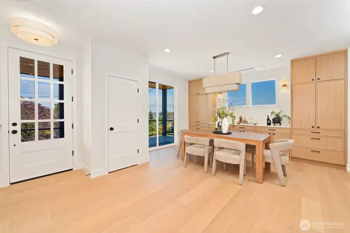 Designated dining area with hutch zone. Designated dining area with hutch zone.