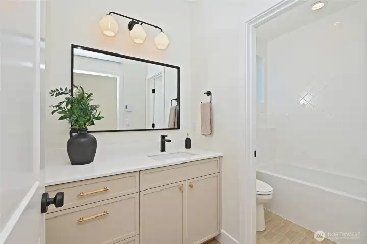 This is the 3rd upper bath. This is the 3rd upper bath.