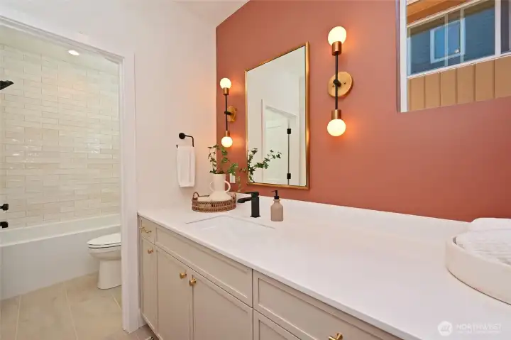 Lower full bathroom. Lower full bathroom.