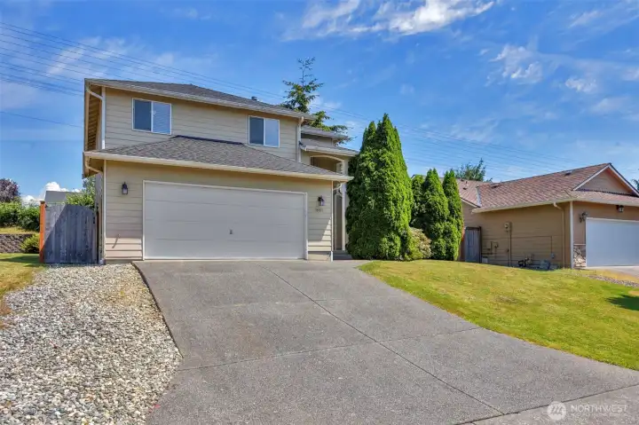Front shot/driveway
