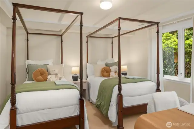 Main floor en-suite guest room.