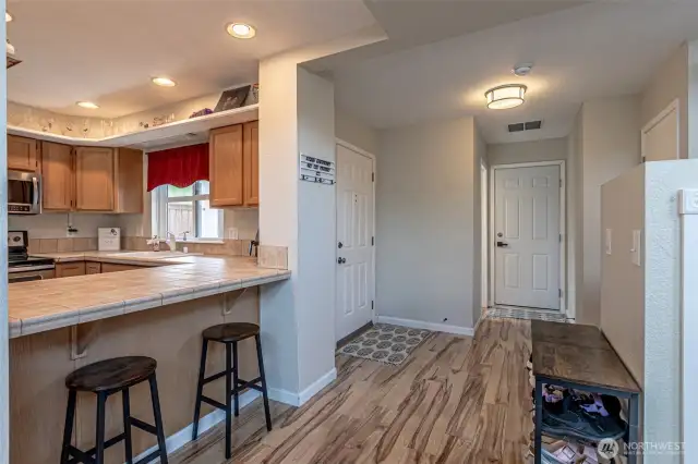 Extra eating bar