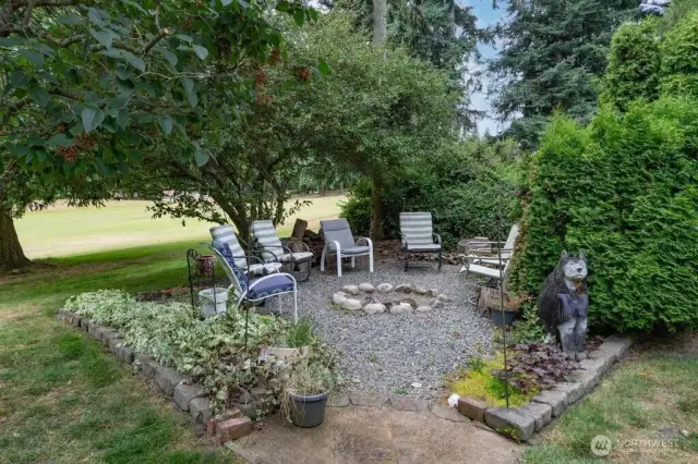 Bring your imagination for a fun time ! Reading, morning coffee or  SMORES !!!