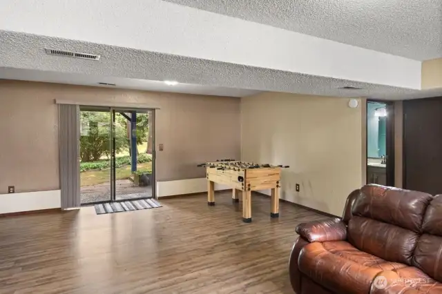 Perfect entertaining space to go inside or outside with full cover out back .