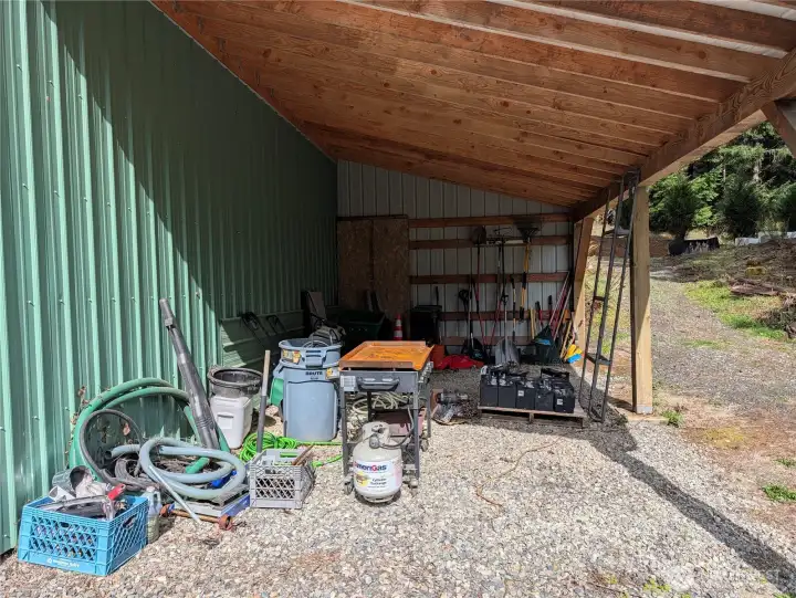 2 carports at each end of the shop