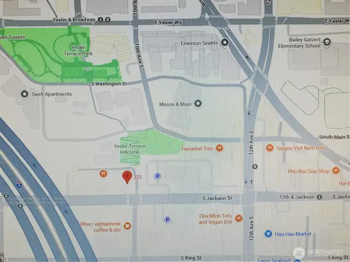 Fantastic Location of Pacific Rim Center Condominiums. Restaurants, parks and sevices close by