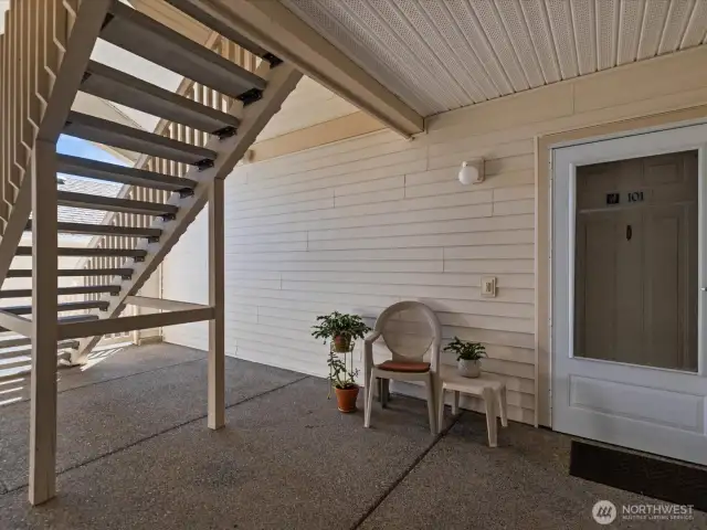 Nice front storm door