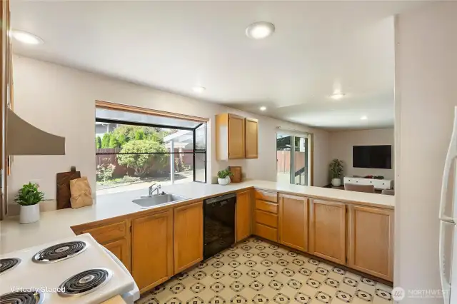Kitchen w/Pantry
