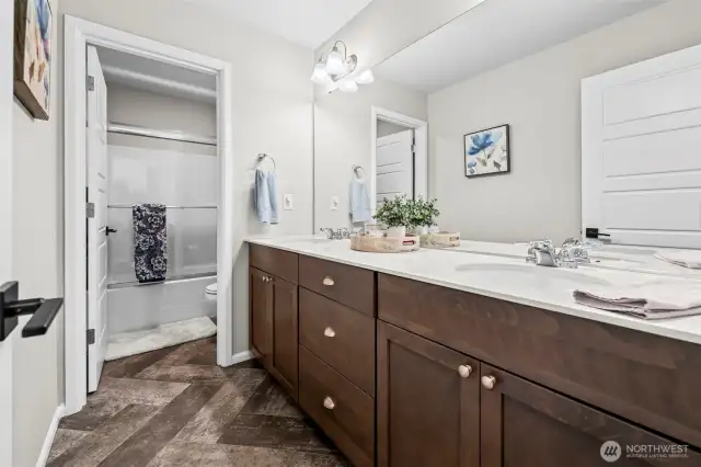 Full upstairs bathroom with dual sinks and contemporary design.