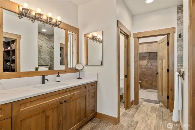 Primary bedroom bathroom