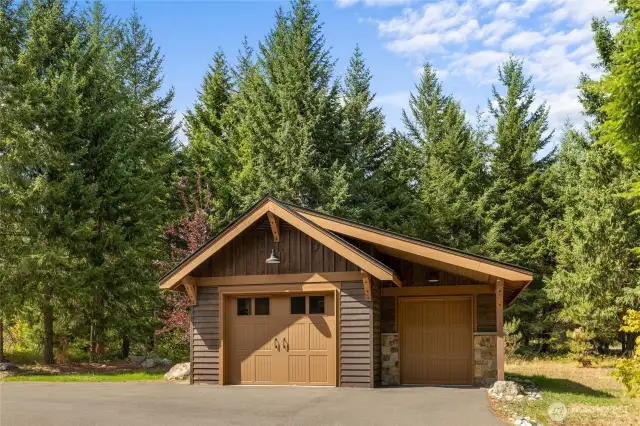 Detached garage