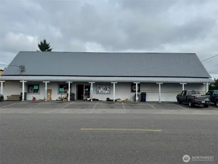 Front of commercial space - currently occupied by NAPA Auto Parts