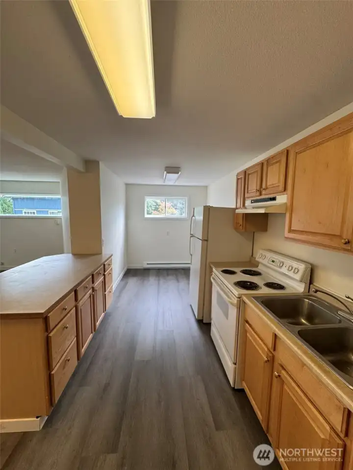 Kitchen - all appliances stay
