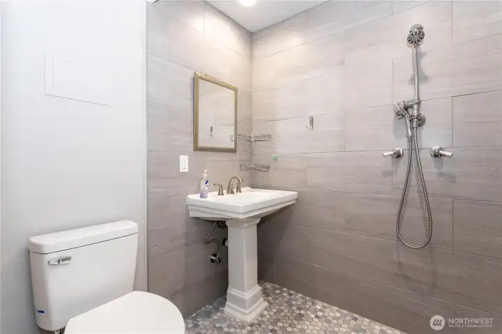 Korean bathroom, ideal for those with mobility issues