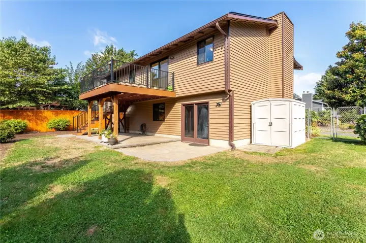 Corner lot, allows for plenty of elbow room.