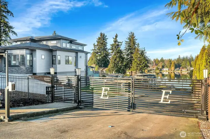 Private 4 home gated estate community with CellGate Security.