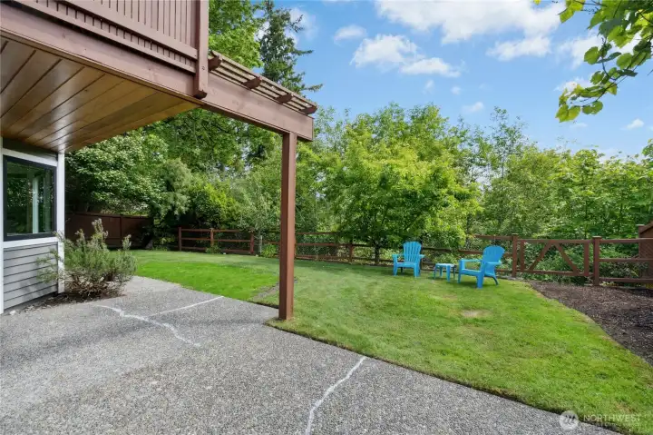 Bring your outdoor patio set for Summer parties right here.