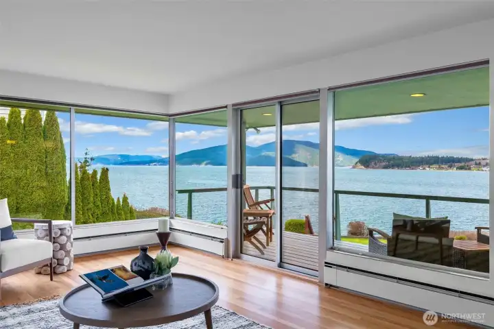 Huge picture windows frame sweeping 180-degree views of Guemes Channel, bringing light, movement, and maritime beauty into everyday life.