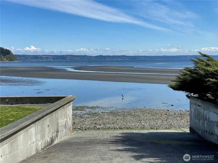 This is a popular spot for boaters and crabbing.