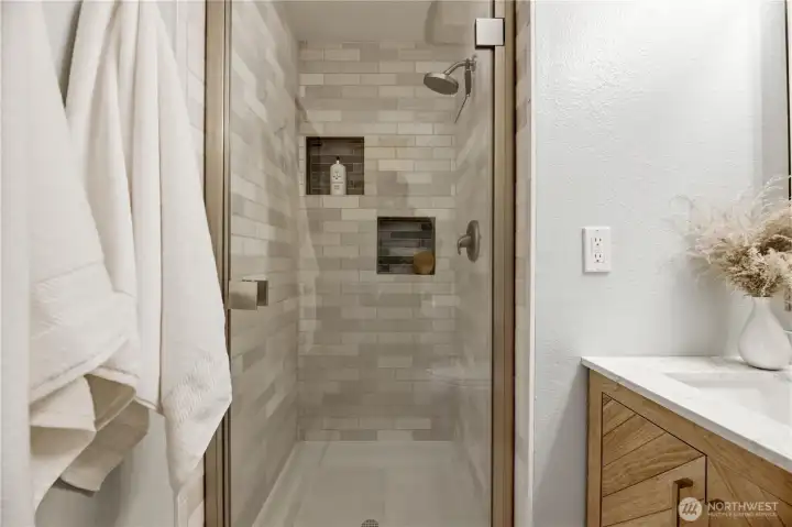 Look at that gorgeous shower