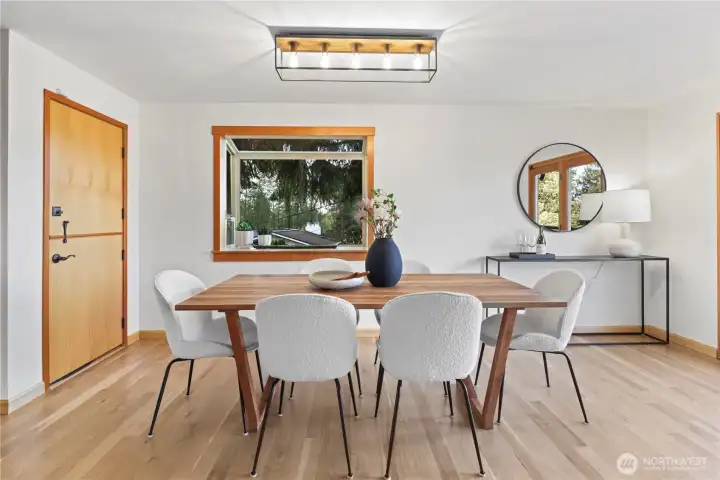 Spacious dining room with direct access to expansive view deck for indoor/outdoor living, plus Dutch door leads to the front patio. Convienent for dining alfreso or cooking burgers on the grill.