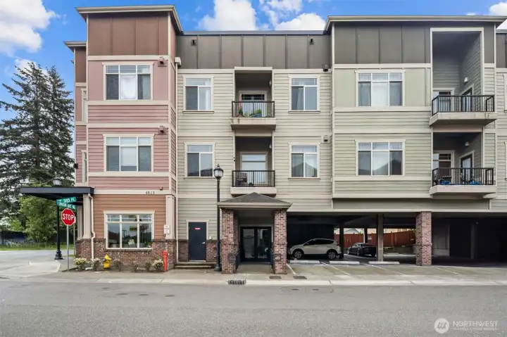 Secure lobby entry with no stairs and an elevator. Close to health care, airport, and easy access to freeways. Secure lobby entry with no stairs and an elevator. Close to health care, airport, and easy access to freeways.