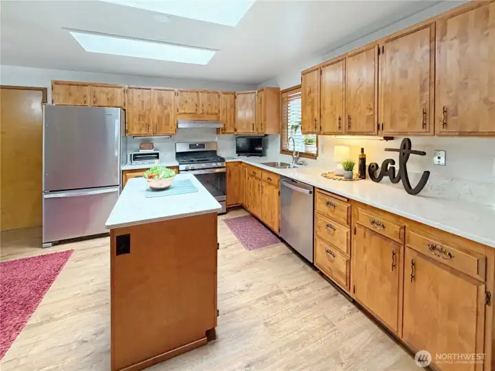 Quartz countertops too!!