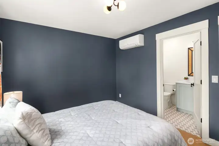 Top floor second primary with its own private en-suite bath Top floor second primary with its own private en-suite bath