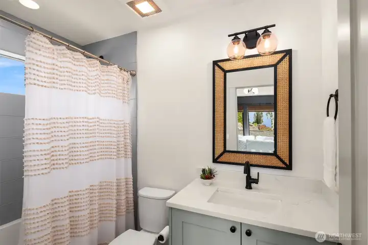 Top floor 2nd primary en-suite bath Top floor 2nd primary en-suite bath