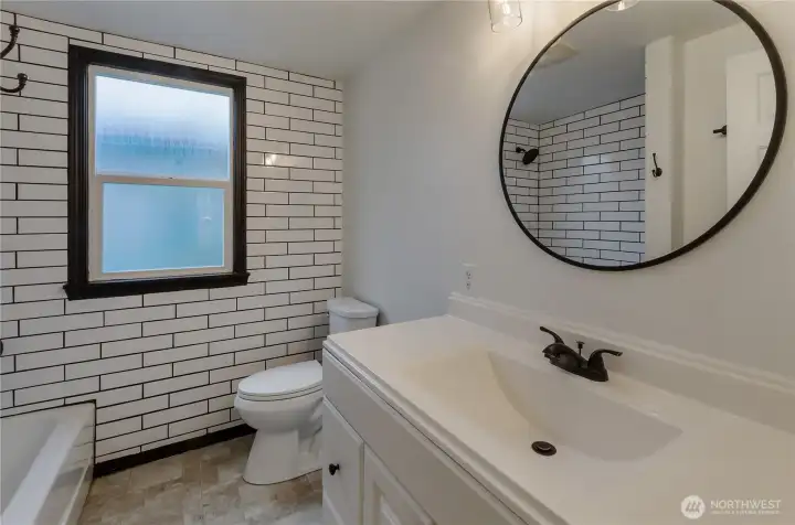 Full Bathroom Full Bathroom