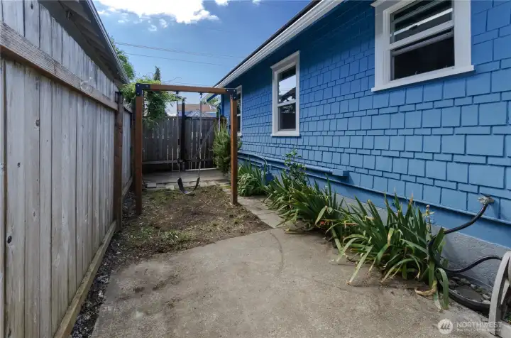 Exterior (Side Yard) Exterior (Side Yard)