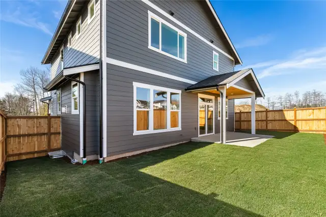 Backyard/Private Deck