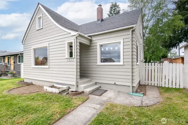 Welcome to this Central Tacoma Treasure at 1528 S Prospect St, Tacoma, WA 98405
