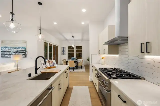 Gourmet Kitchen w/ Thermador Appliances