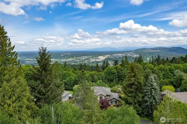 Fantastic views of the Lake Mountains, and Issaquah Highlands
