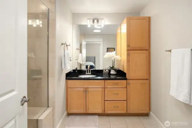 2nd floor en suite bath