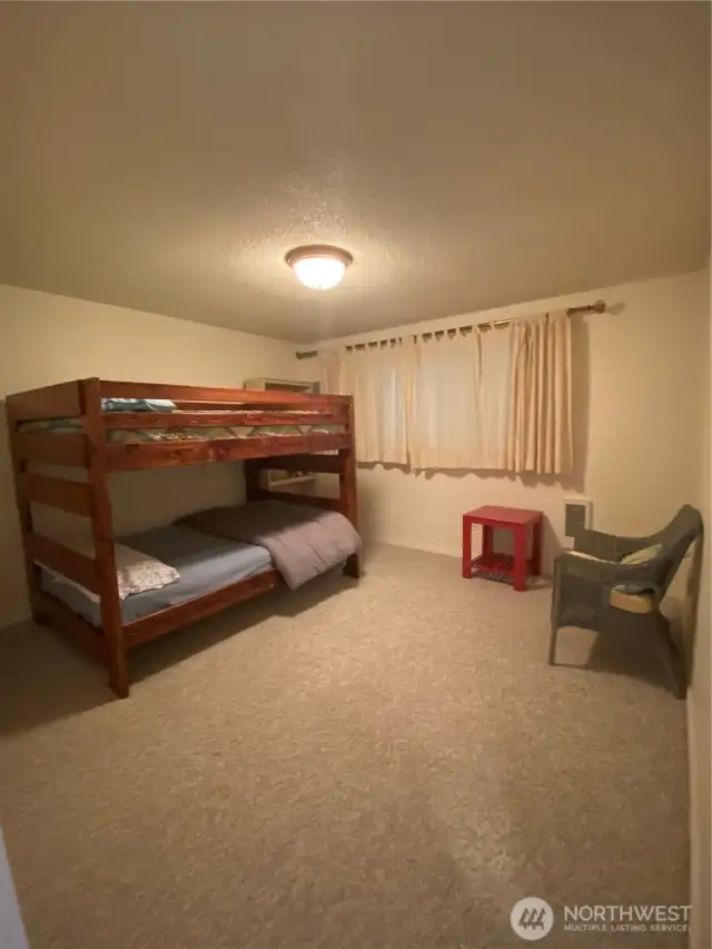 Oversized guest room 2