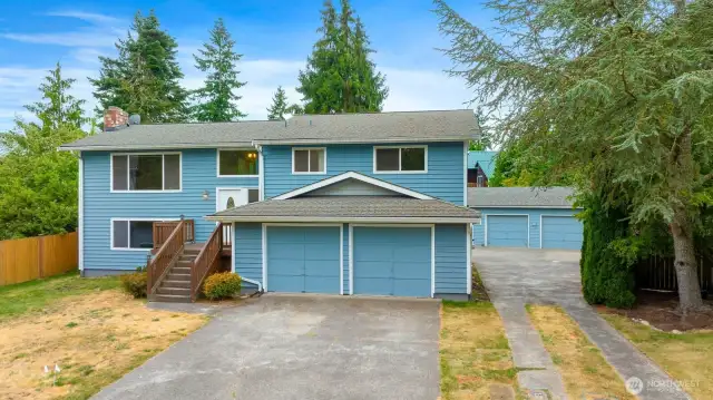 Welcome to this cosmetic fixer in the desirable Harbor Point community, within the Kamiak Subdivision.
