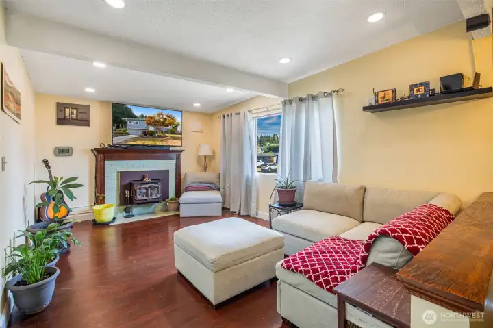 Large bright living room upstairs