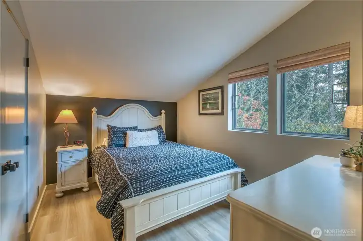 Upper level 2nd bedroom.