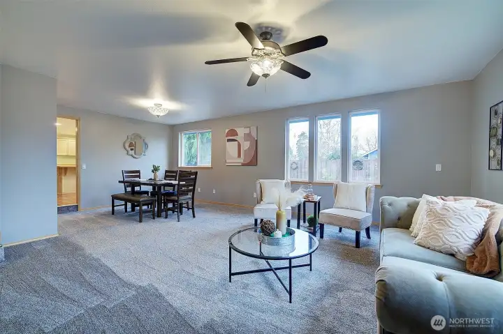 Living room/dining area