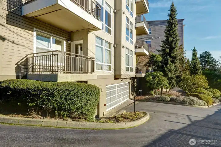 Easy Garage entrance parking Easy Garage entrance parking