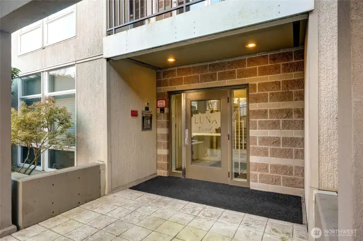 Entrance with Secure access Entrance with Secure access